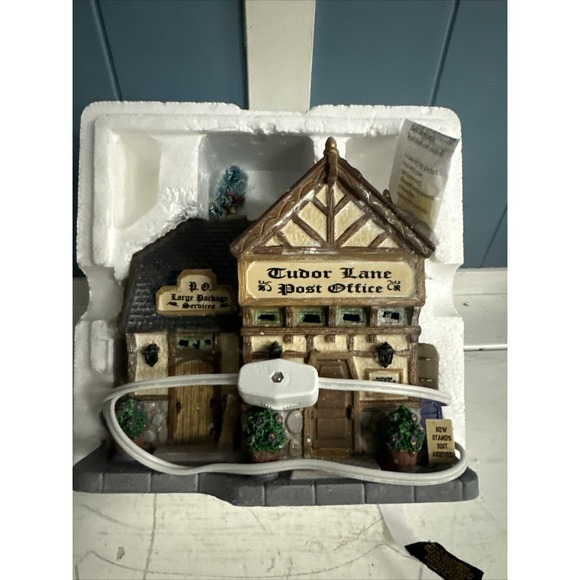 2013 LEMAX TUDOR LANE POST OFFICE 35519 Christmas Village Holiday Decor - Picture 6 of 6